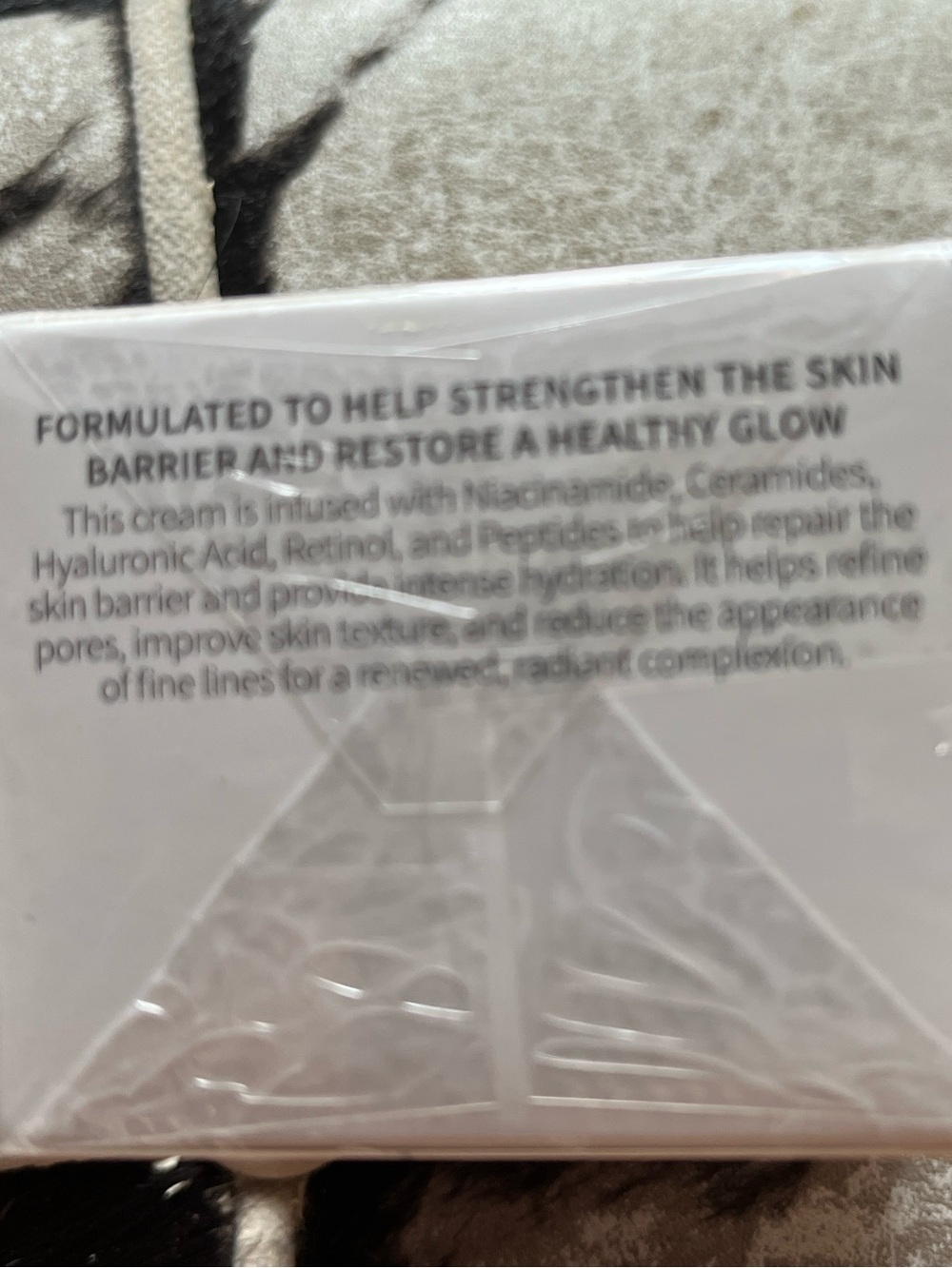 locyLeaf Natural Formula Barrier-Repair Moisturizer for Sensitive Skin - Picture 6 of 12